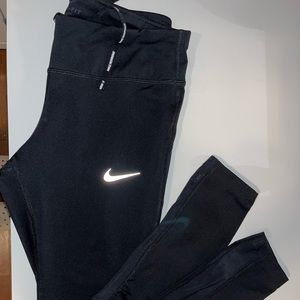 Black running Nike leggings with mesh
